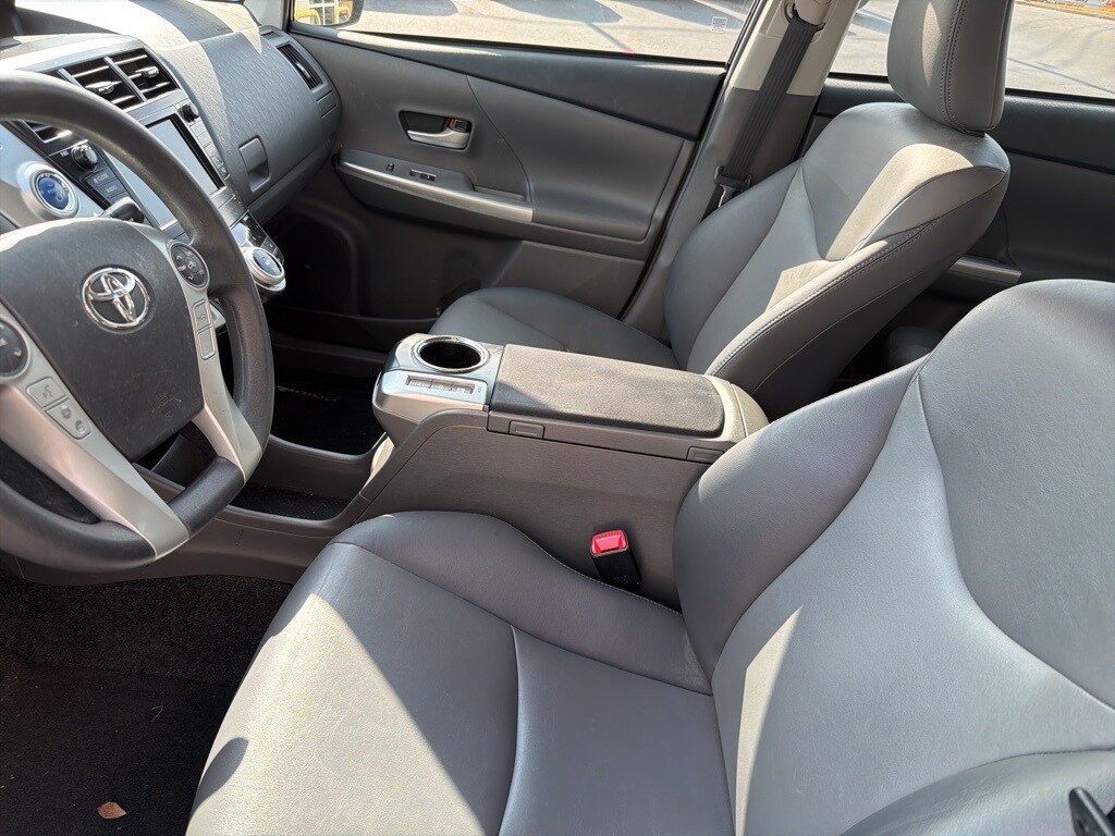 2012 Toyota Prius V Five photo 2