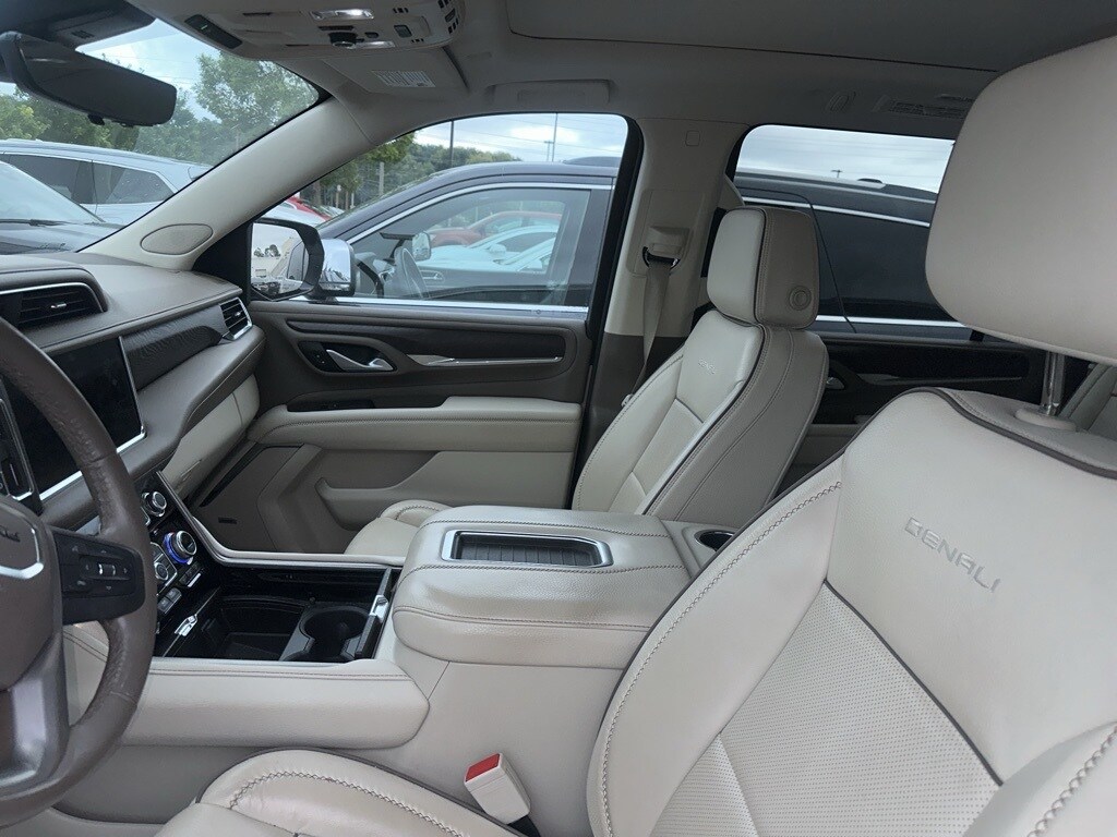 2022 Gmc Yukon XL Denali photo 2