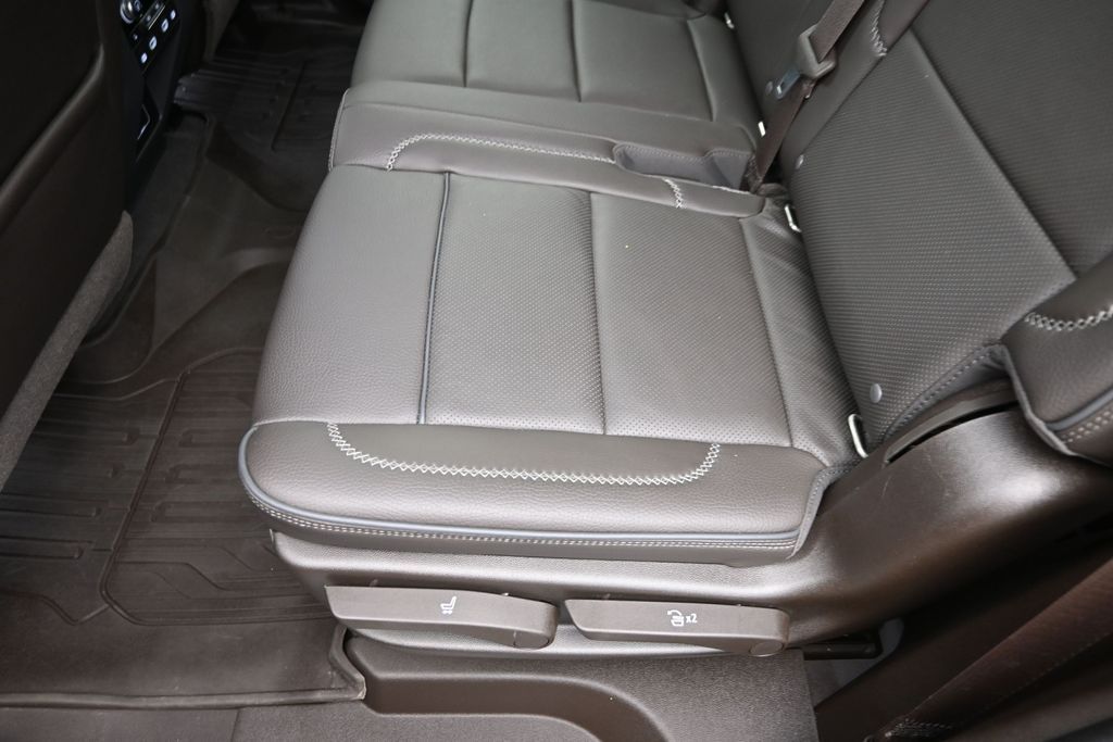 2021 GMC Yukon Denali - Photo 17