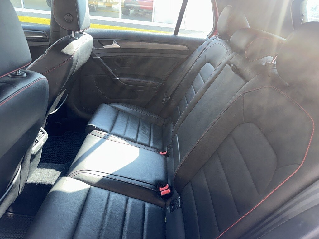 2018 Volkswagen Golf GTI SE photo 3