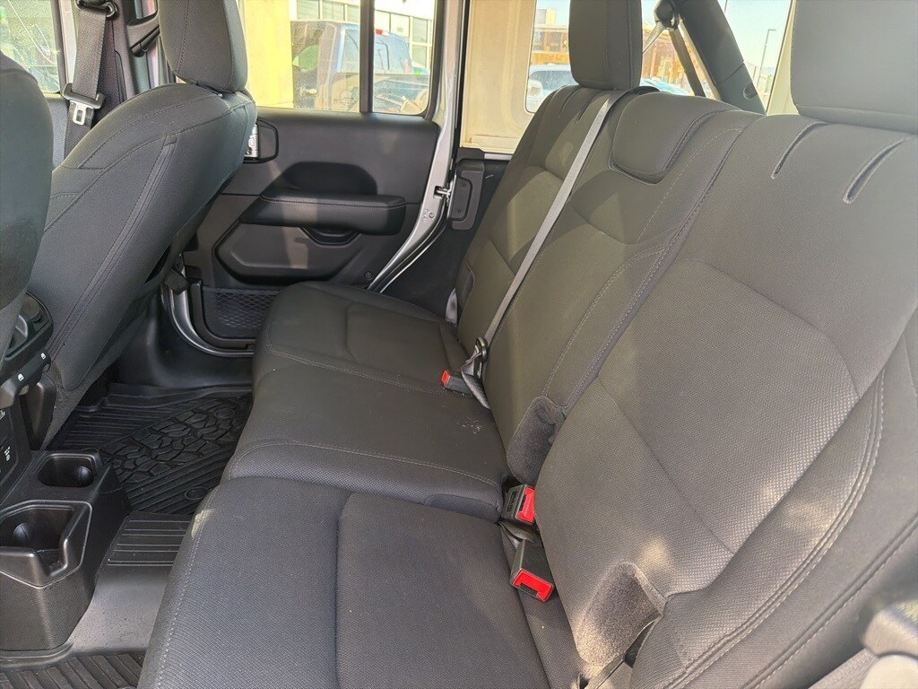 2019 Jeep Wrangler Unlimited Sahara photo 3