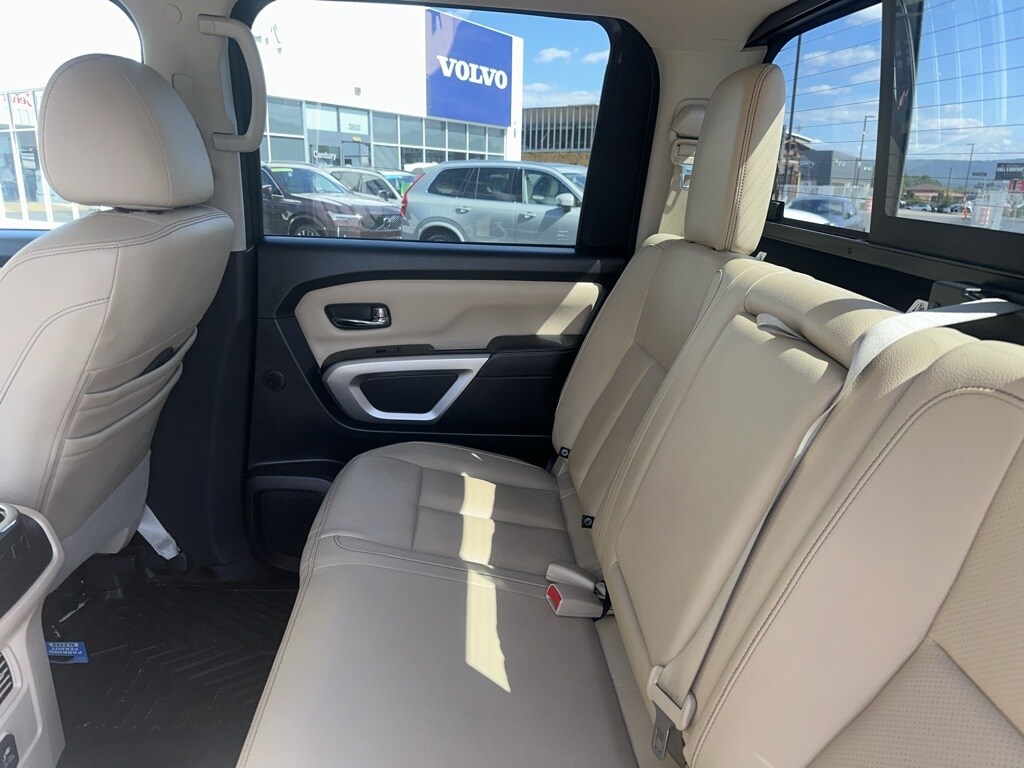 2018 Nissan Titan SL photo 3