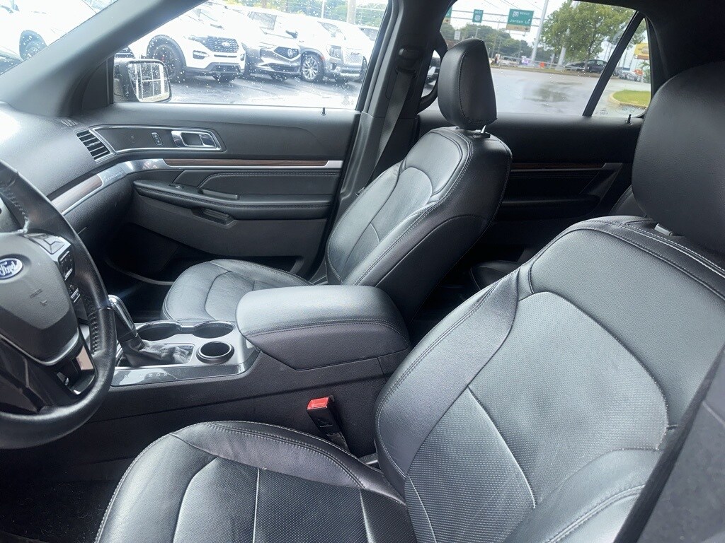 2019 Ford Explorer Limited photo 2