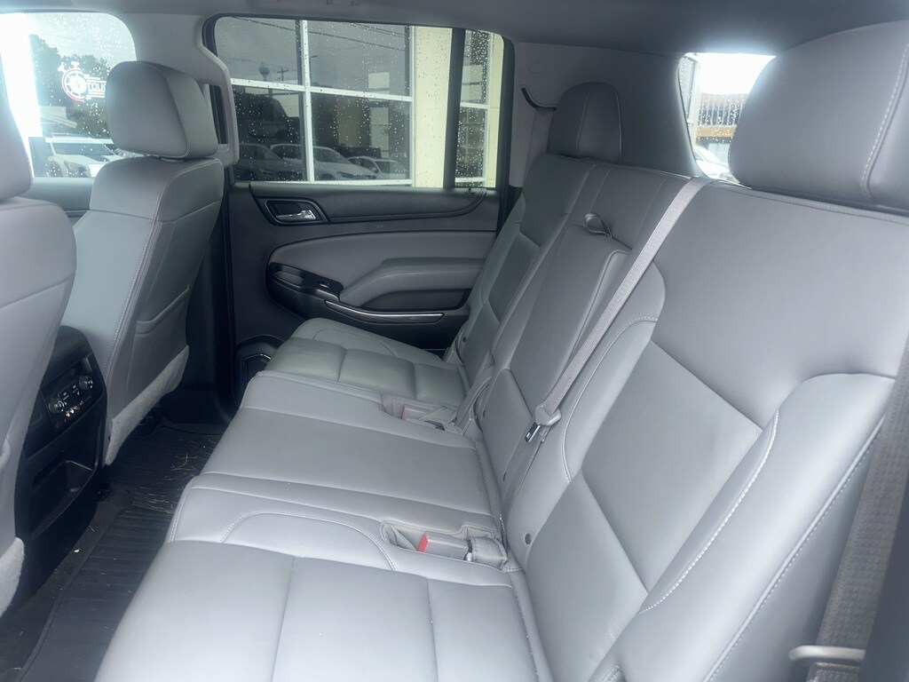 2016 Chevrolet Suburban LT photo 3