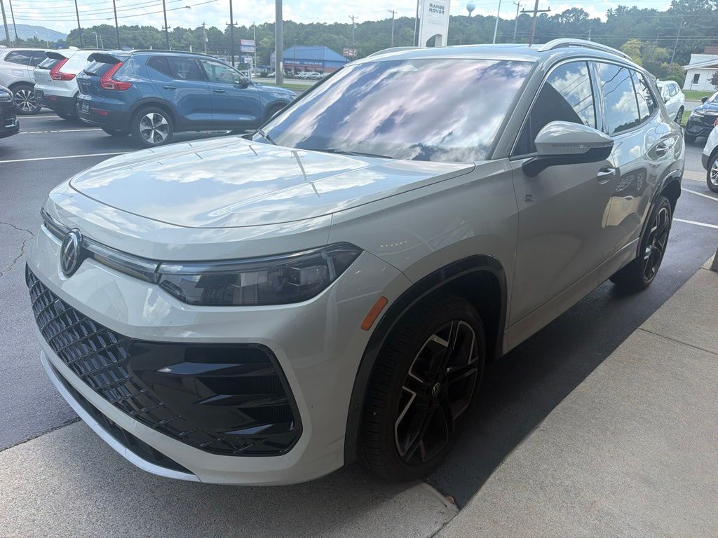 2026 Volkswagen Tiguan 2.0T SEL R-Line Turbo 4Motion's photo