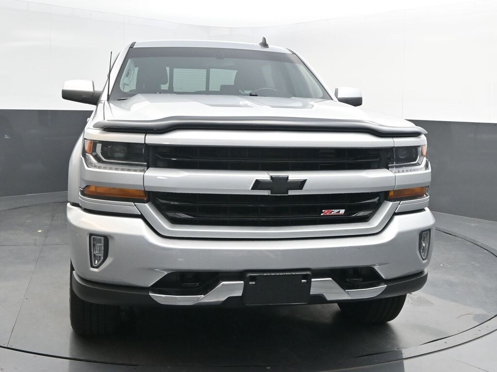 2018 Chevrolet Silverado 1500 LT photo 2