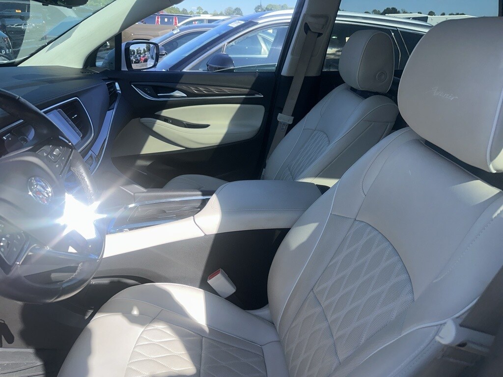 2023 Buick Enclave Avenir photo 2