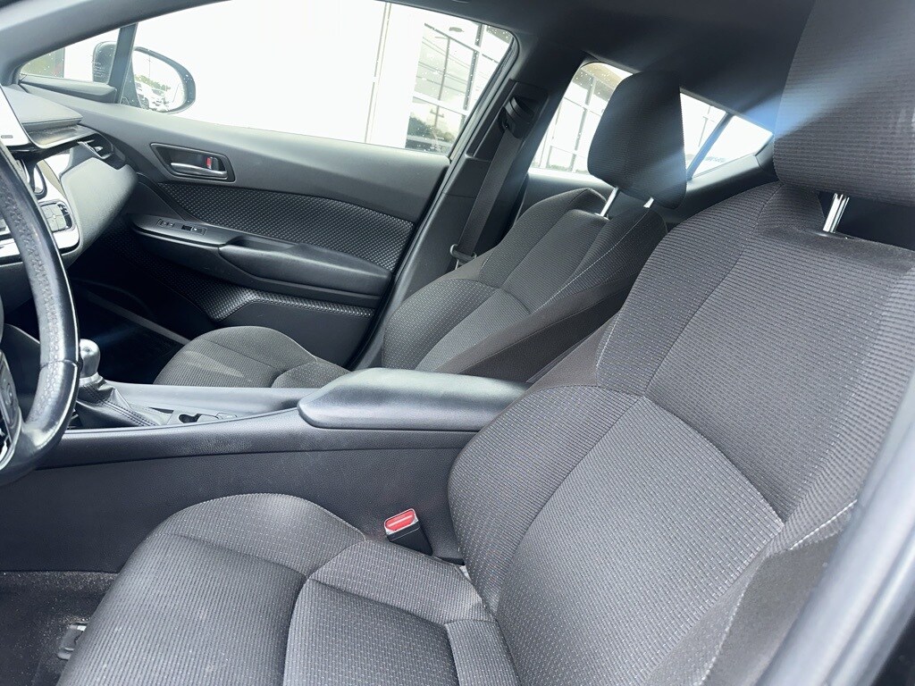 2018 Toyota C-HR XLE Premium photo 2