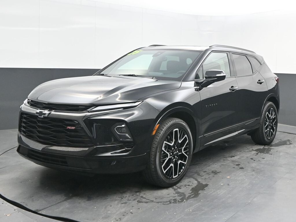 2025 Chevrolet Blazer RS photo 2