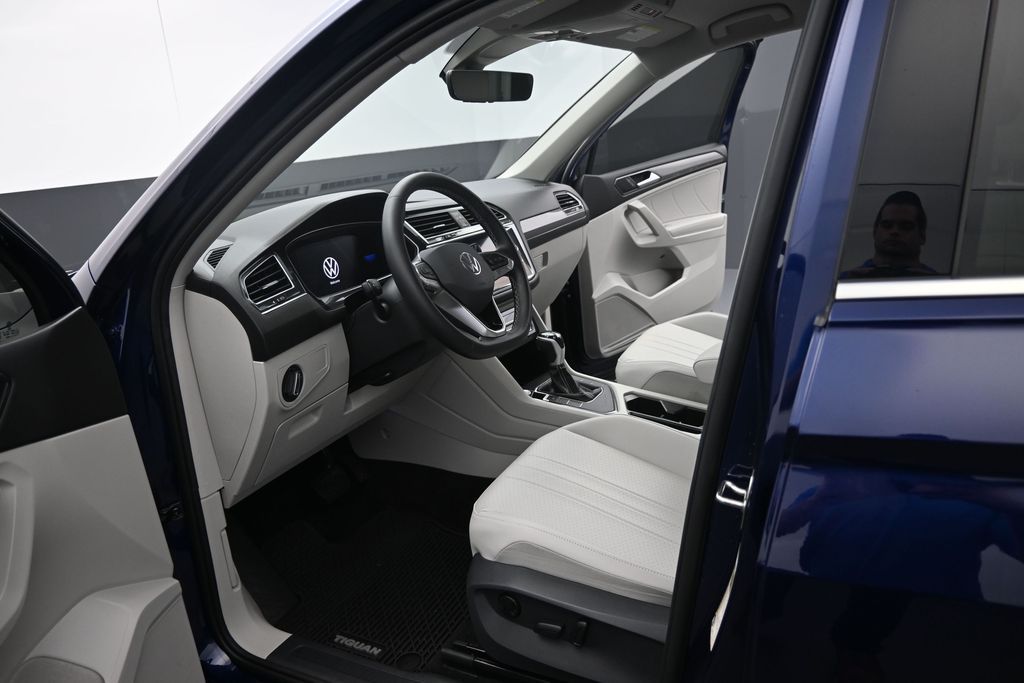 2023 Volkswagen Tiguan SE - Photo 10