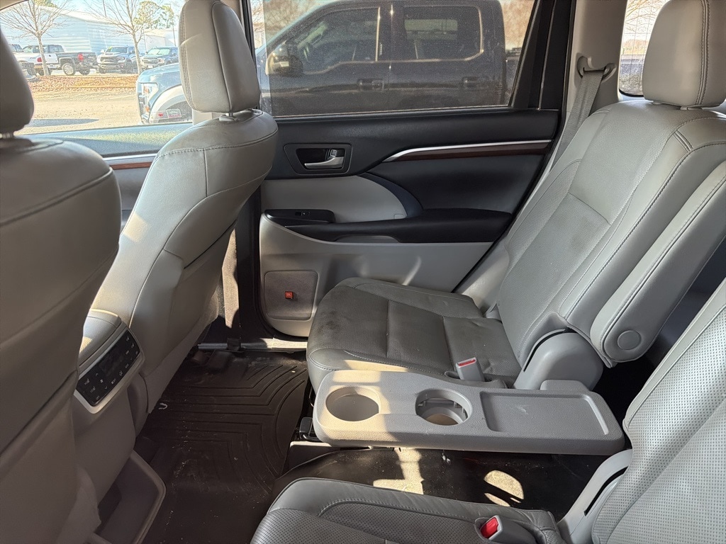 Used 2016 Toyota Highlander Limited Platinum V6 SUV