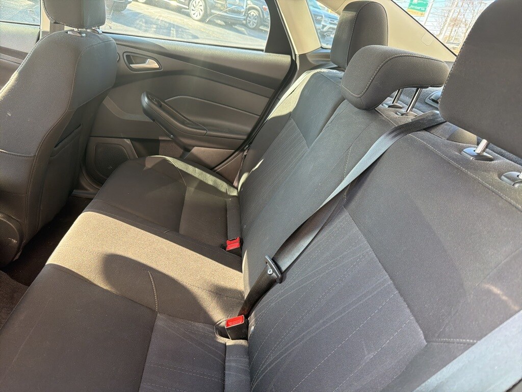 2017 Ford Focus SEL photo 3