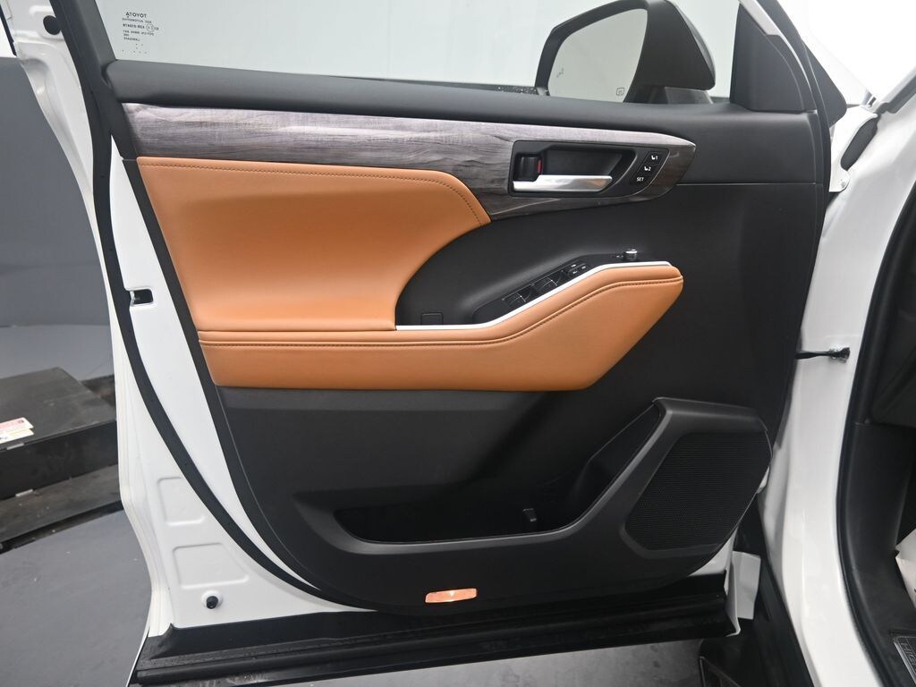 Used 2023 Toyota Highlander Hybrid Platinum SUV