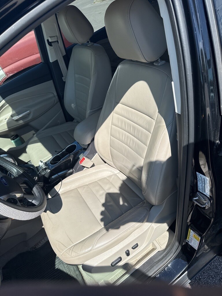 2016 Ford Escape Titanium photo 2