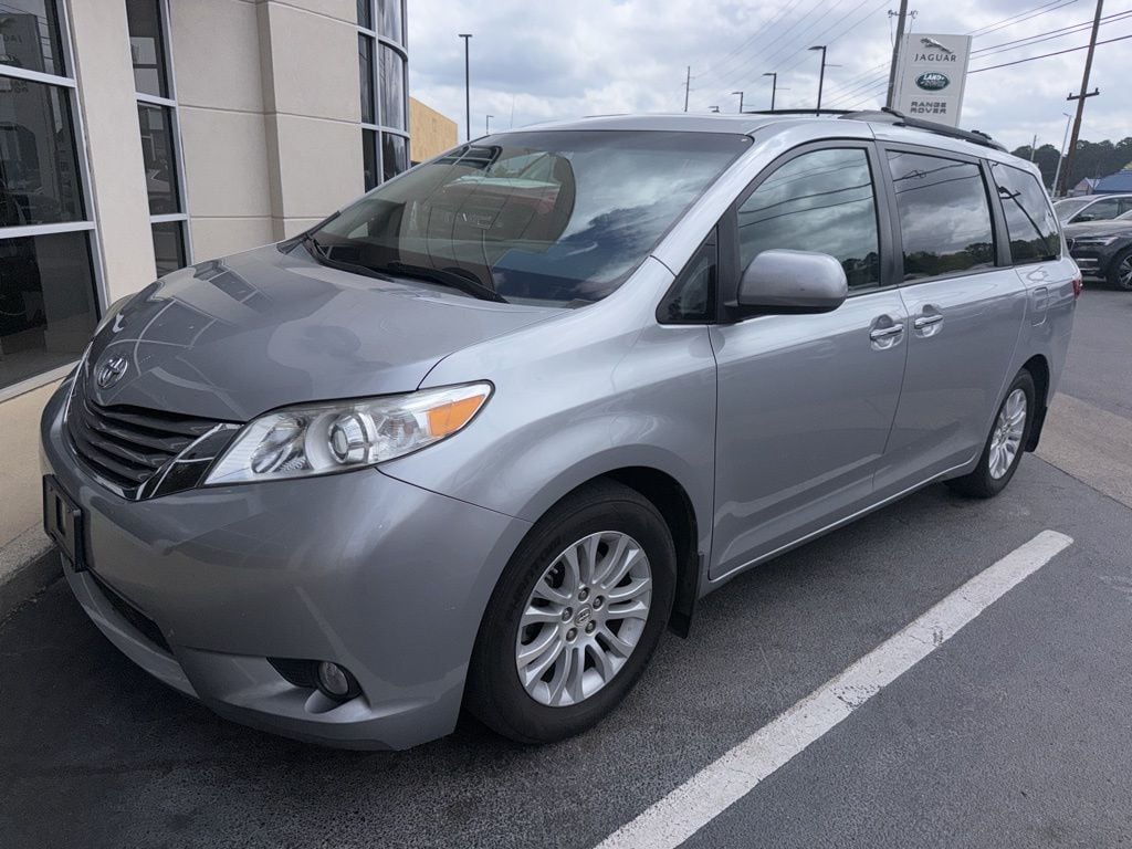 Used 2015 Toyota Sienna XLE Minivan/Van
