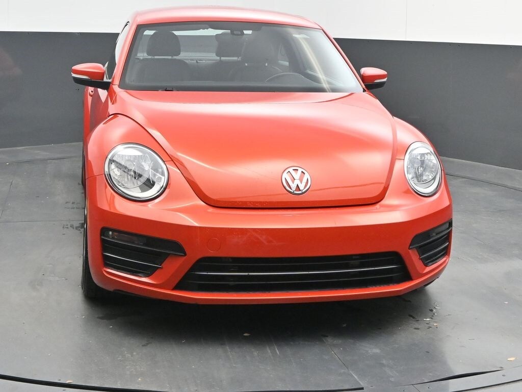 2018 Volkswagen Beetle S photo 2