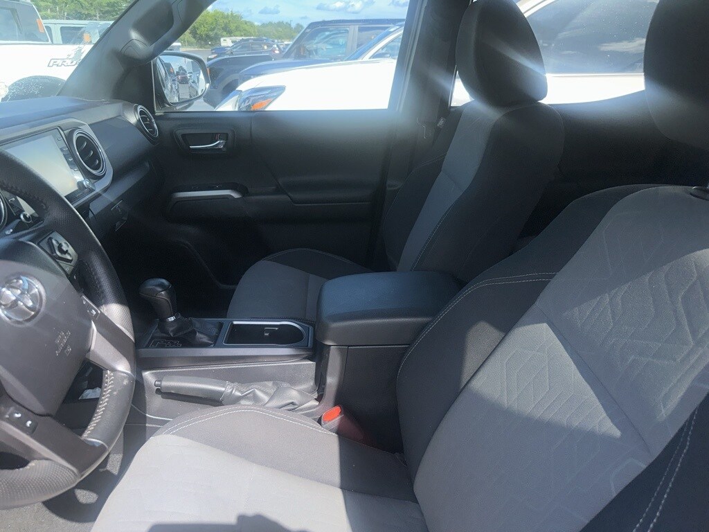 2023 Toyota Tacoma TRD Sport photo 2