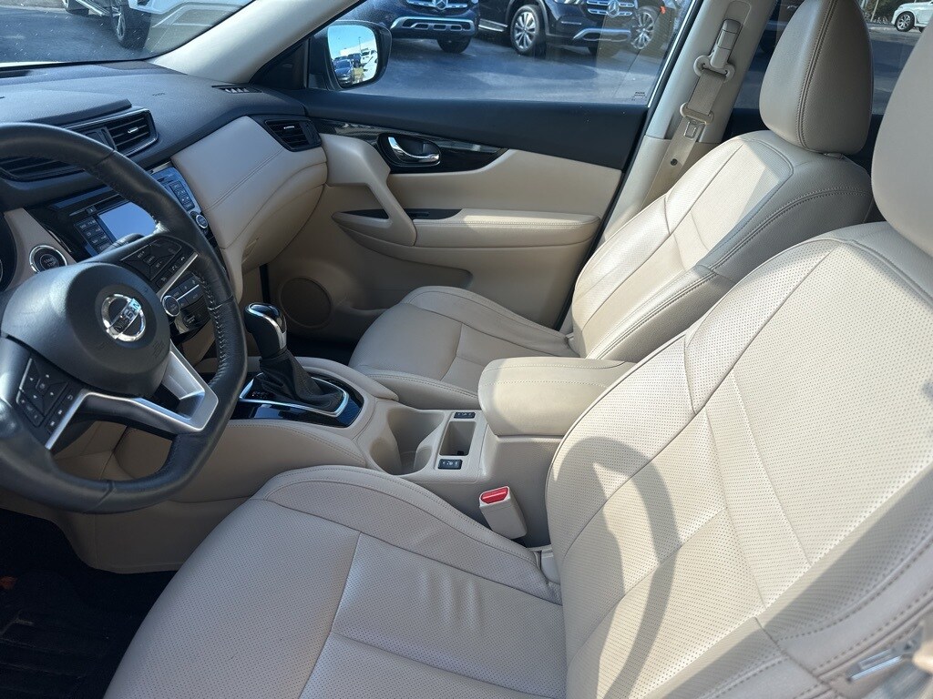 2017 Nissan Rogue SL photo 2