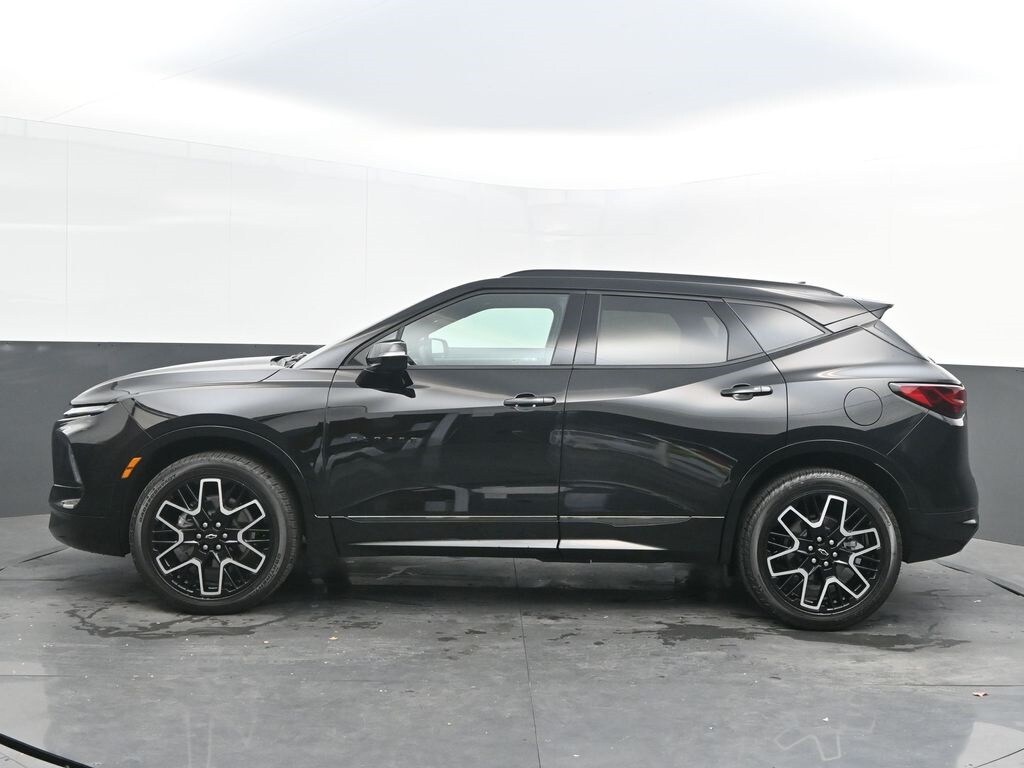 2025 Chevrolet Blazer RS photo 3