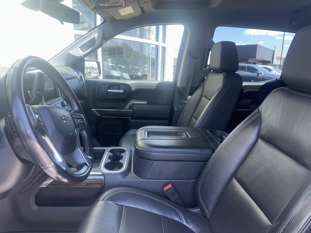 2020 Chevrolet Silverado 1500 RST photo 2