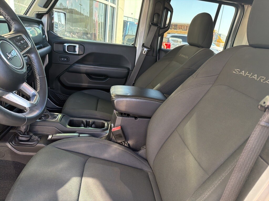 2019 Jeep Wrangler Unlimited Sahara photo 2