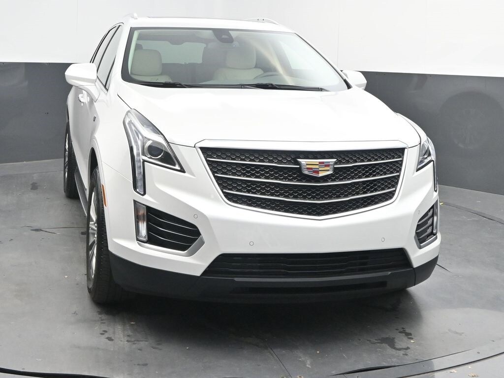 2018 Cadillac XT5 Luxury photo 2