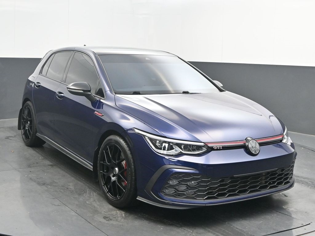 2022 Volkswagen Golf GTI SE's photo