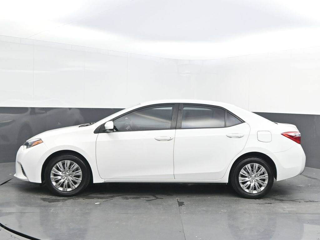 2016 Toyota Corolla LE photo 4