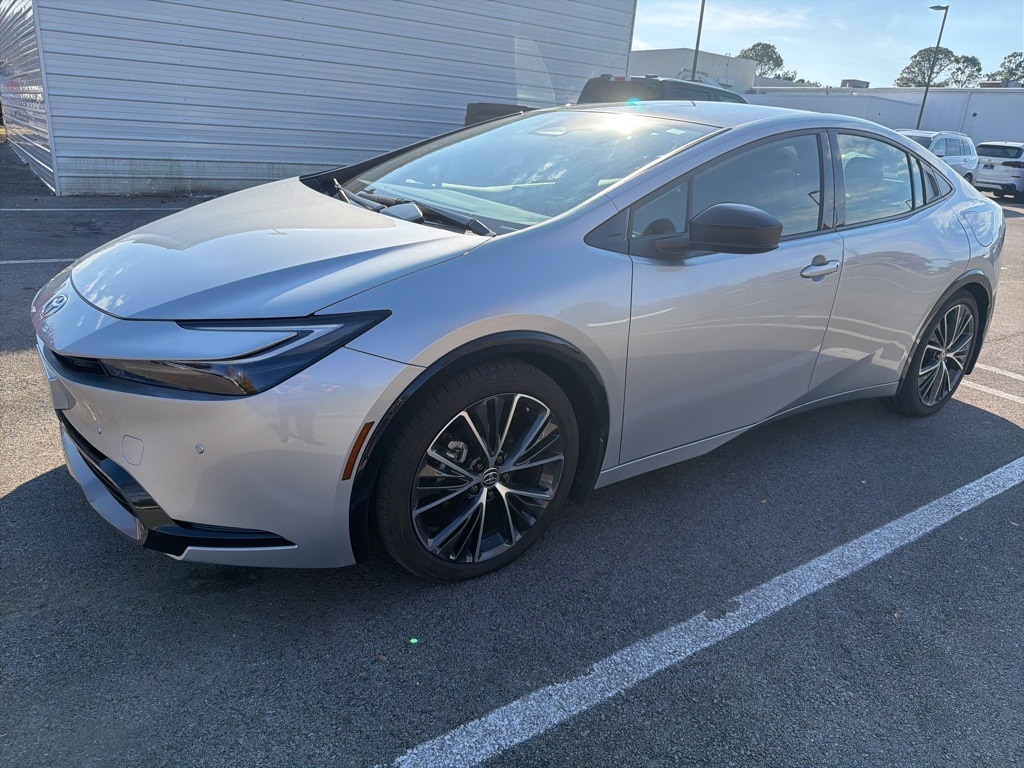 Used 2025 Toyota Prius XLE Hatchback