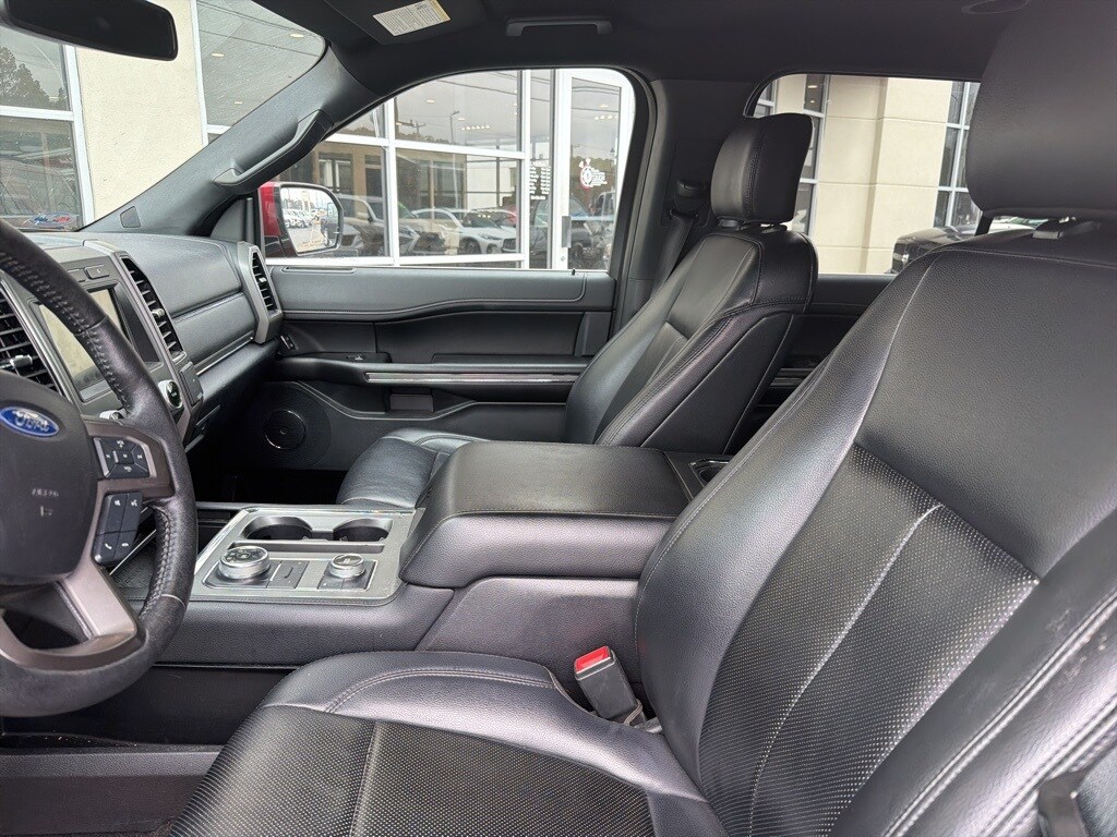 2019 Ford Expedition XLT photo 2