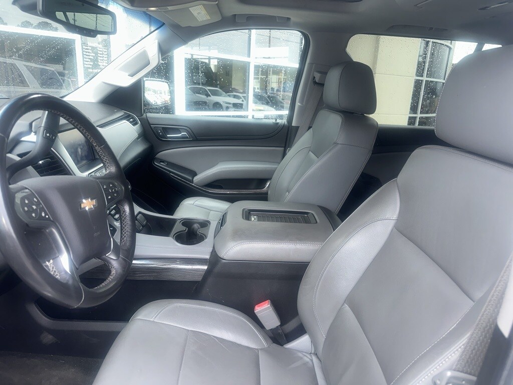 2016 Chevrolet Suburban LT photo 2