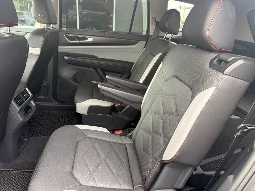 Used 2024 Volkswagen Atlas 2.0T Peak Edition SE w/Technology SUV