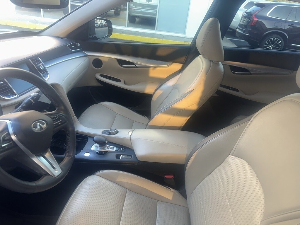 2021 Infiniti QX50 Essential photo 2