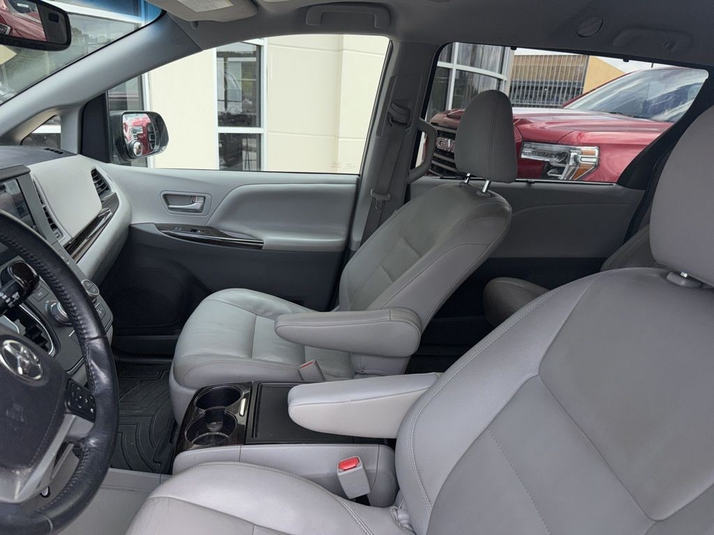 Used 2015 Toyota Sienna XLE Minivan/Van