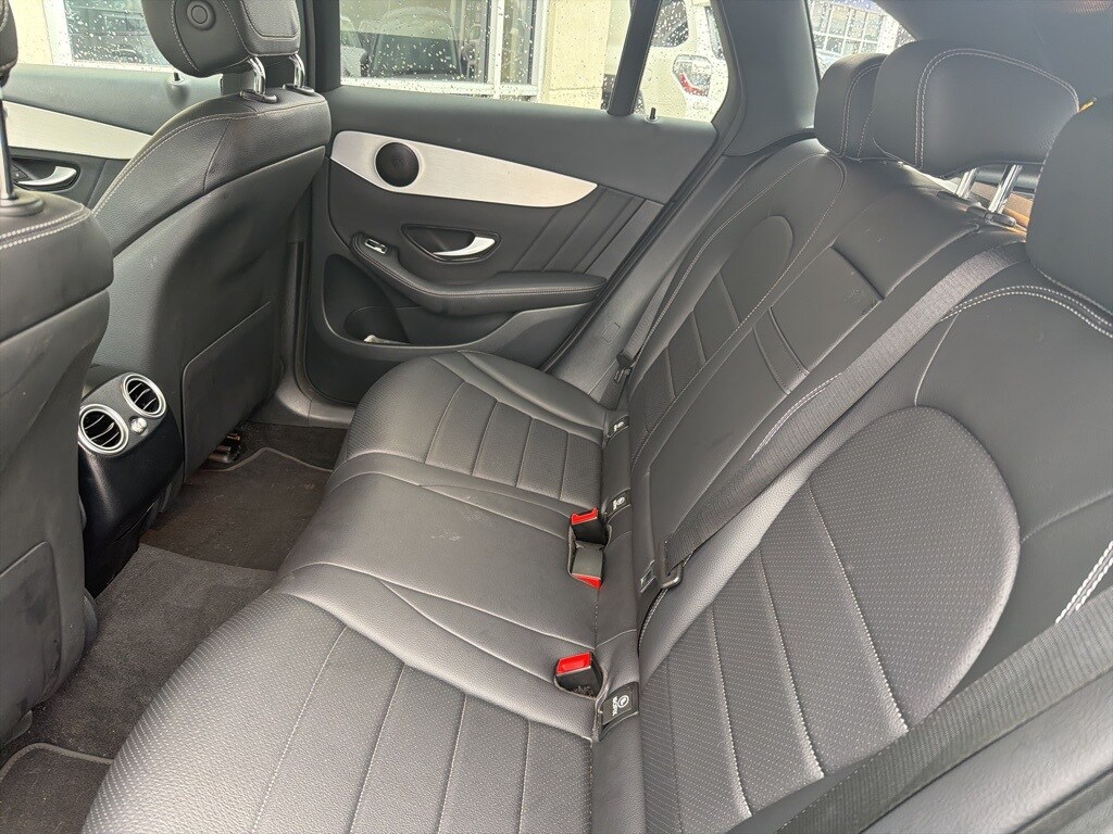 2022 Mercedes Benz GLC 300 photo 2