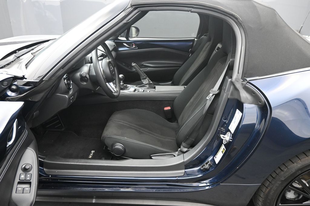 2025 Mazda MX-5 Miata Club - Photo 5