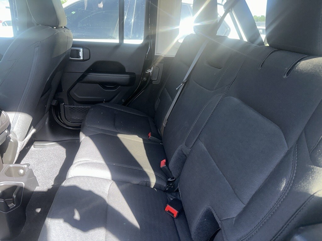 2020 Jeep Wrangler Unlimited Sahara photo 3