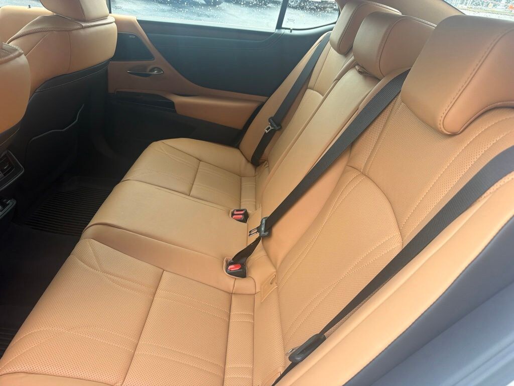 Used 2025 Lexus ES 350 Luxury Sedan