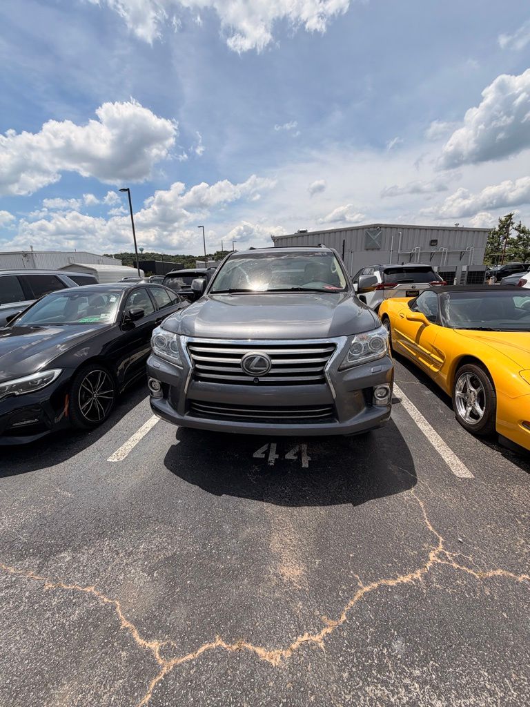 2015 Lexus LX 600 570's photo