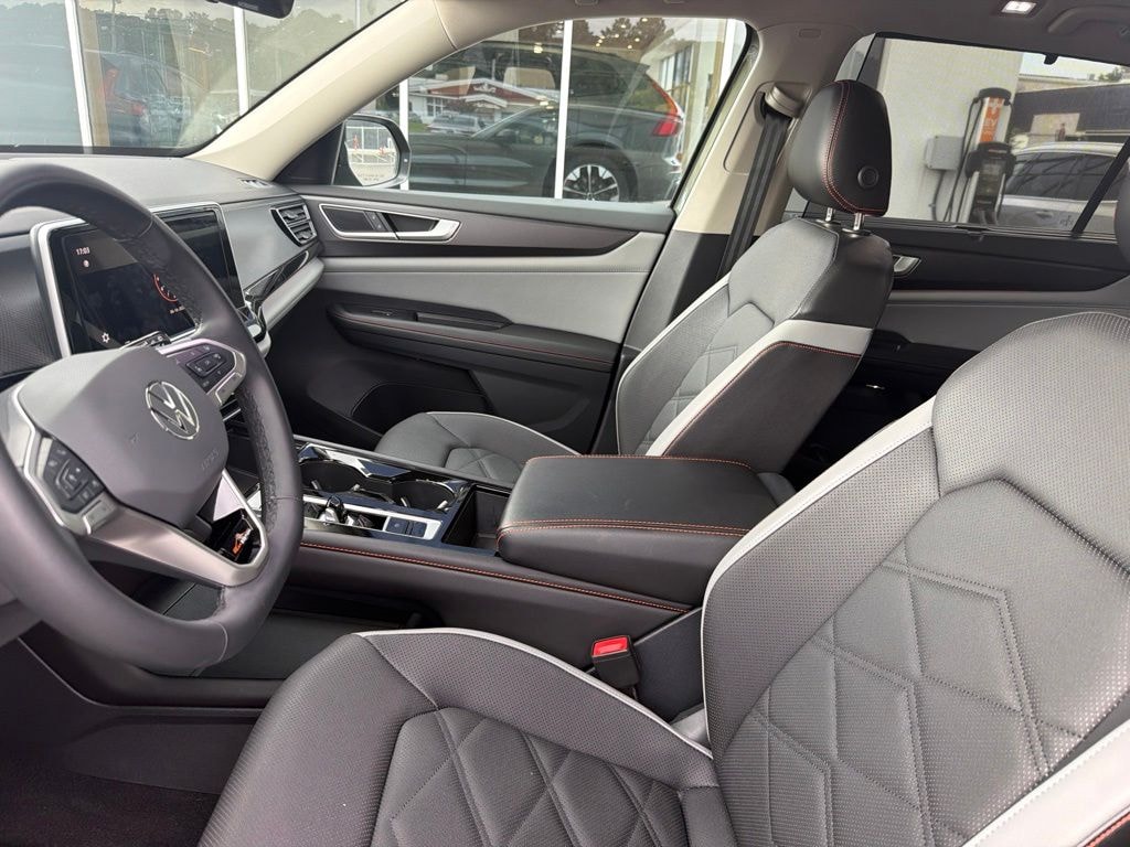 Used 2024 Volkswagen Atlas 2.0T Peak Edition SE w/Technology SUV