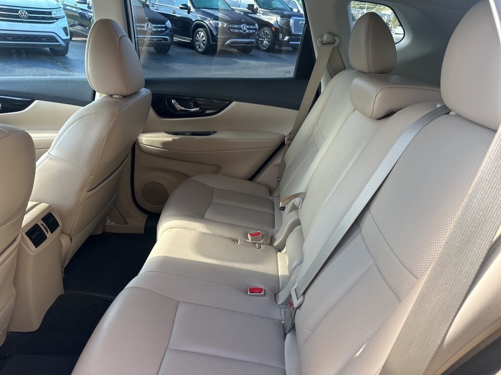 2017 Nissan Rogue SL photo 3