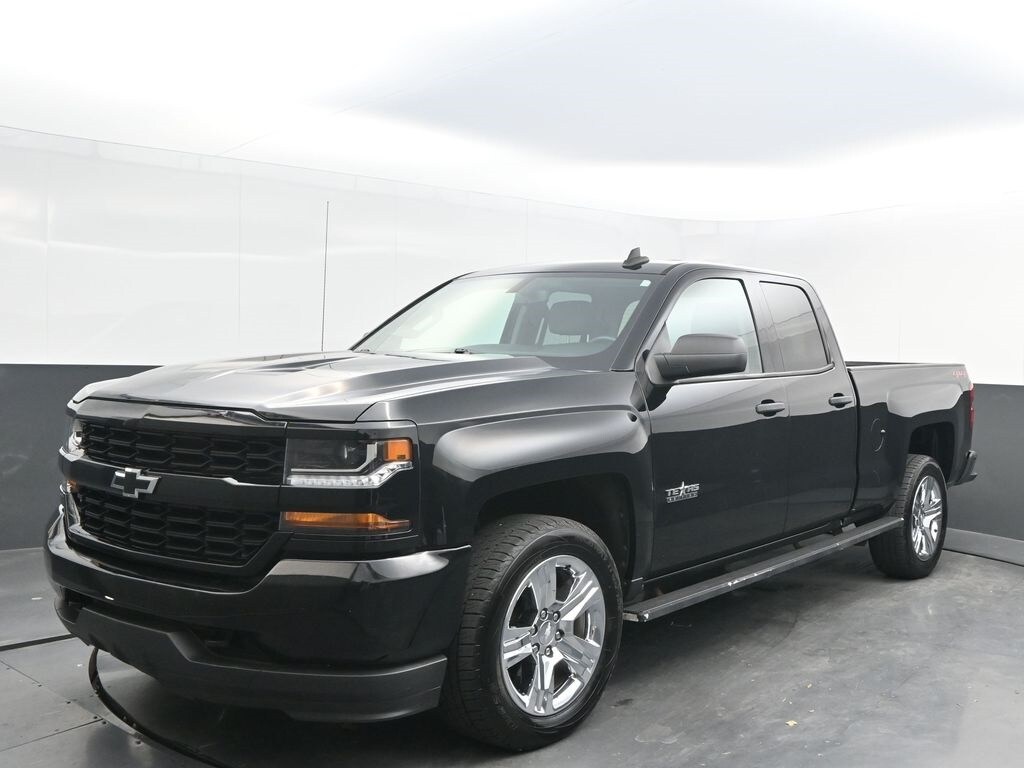 2019 Chevrolet Silverado 1500 Custom photo 3