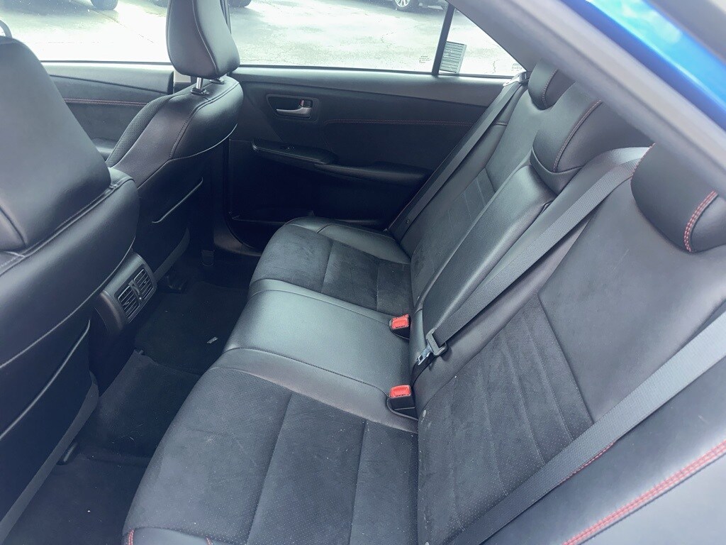 2017 Toyota Camry XSE photo 2