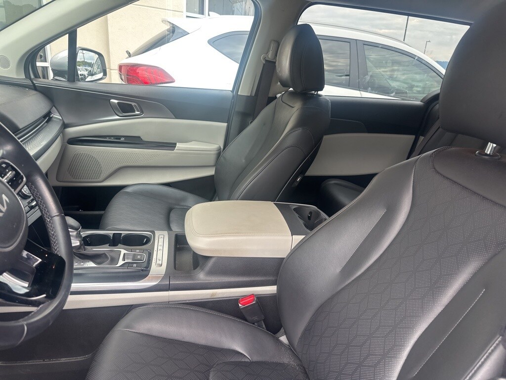 2022 Kia Carnival LXS photo 2