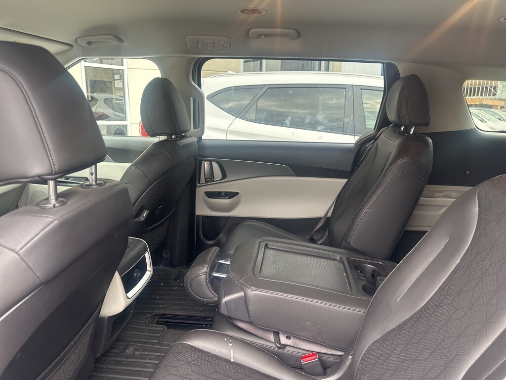2022 Kia Carnival LXS photo 3