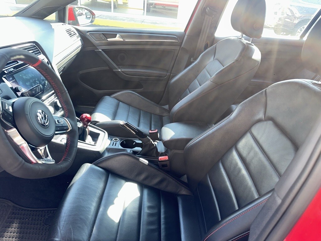 2018 Volkswagen Golf GTI SE photo 2