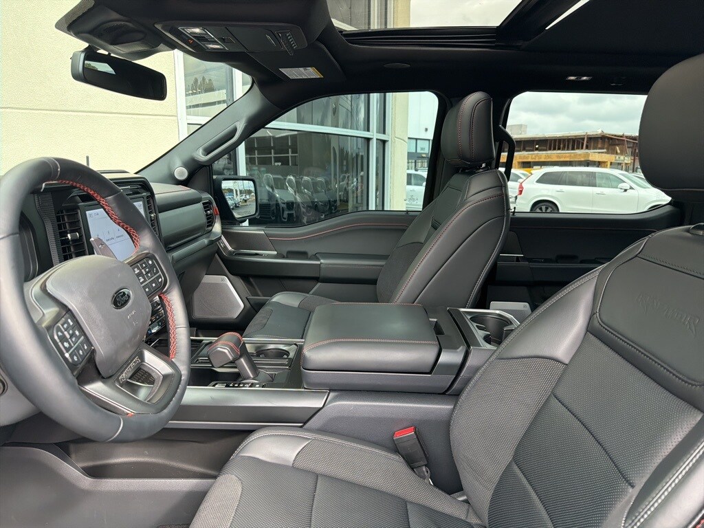 2025 Ford F-150 Raptor photo 2