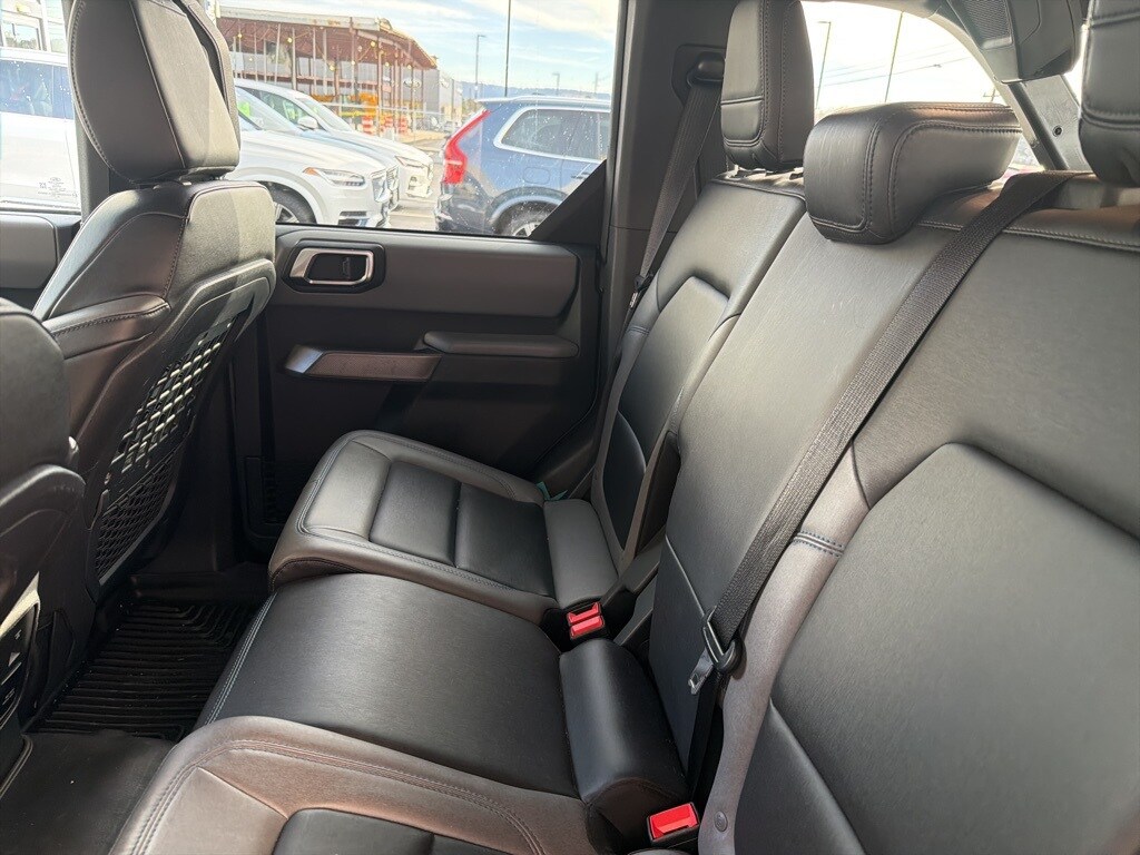 2021 Ford Bronco Black Diamond photo 3