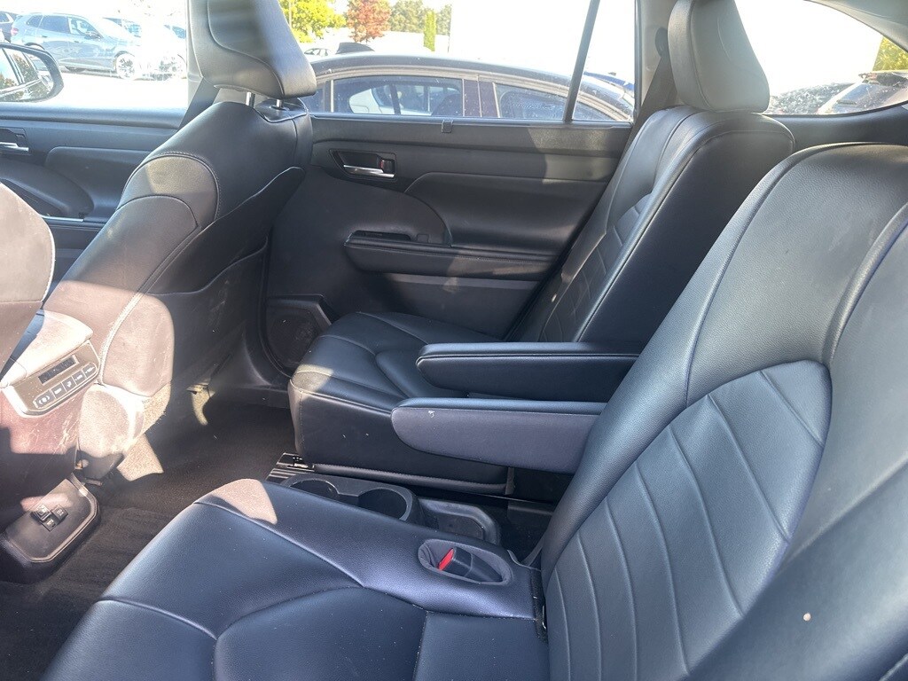 2021 Toyota Highlander XLE photo 3