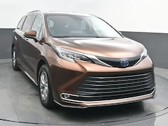 2022 Toyota Sienna XLE Minivan/Van